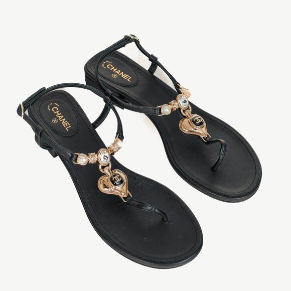Chanel Cruise 2023 Black Embellished Heart Leather Thong Sandals - Picture 1 of 12